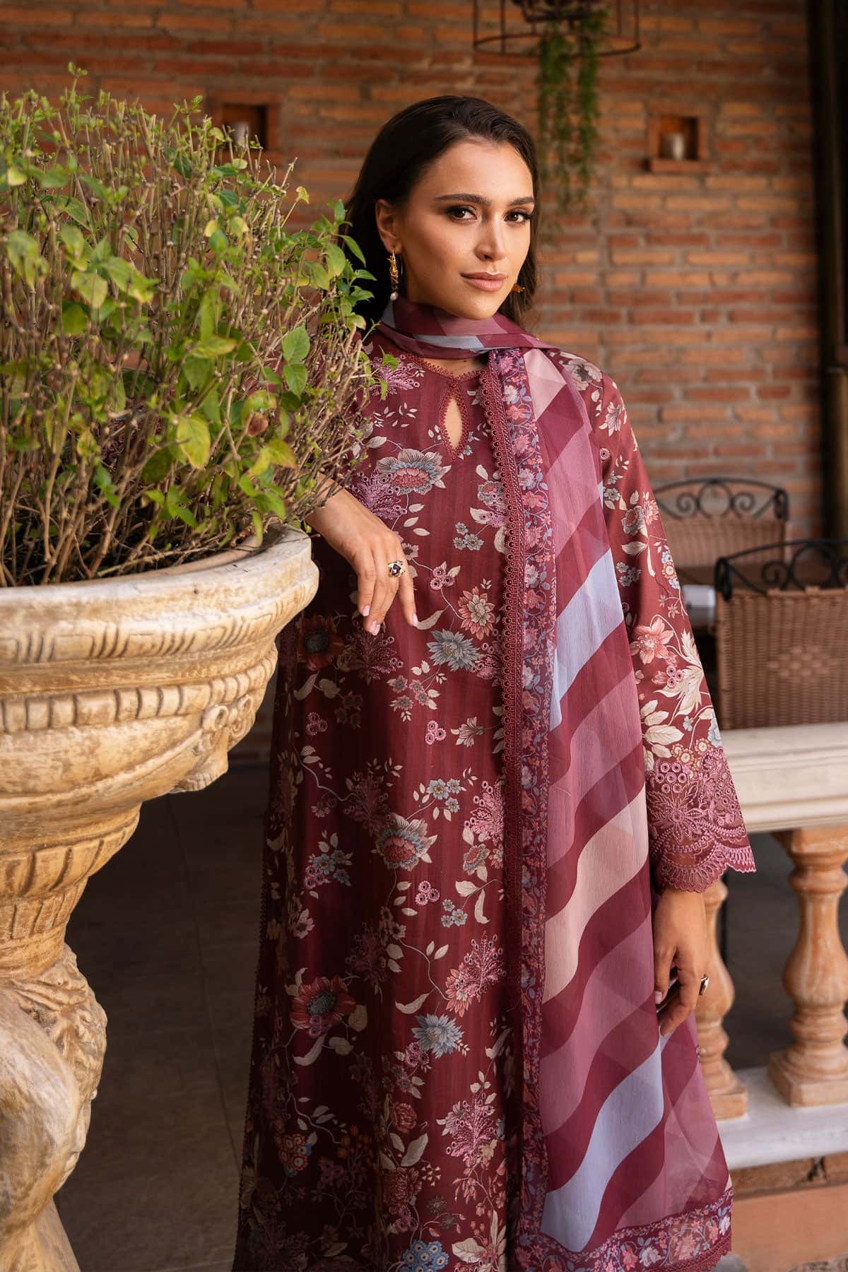 AFROZEH Damask The Holiday Edit'25 Embroidered Lawn 3pcs