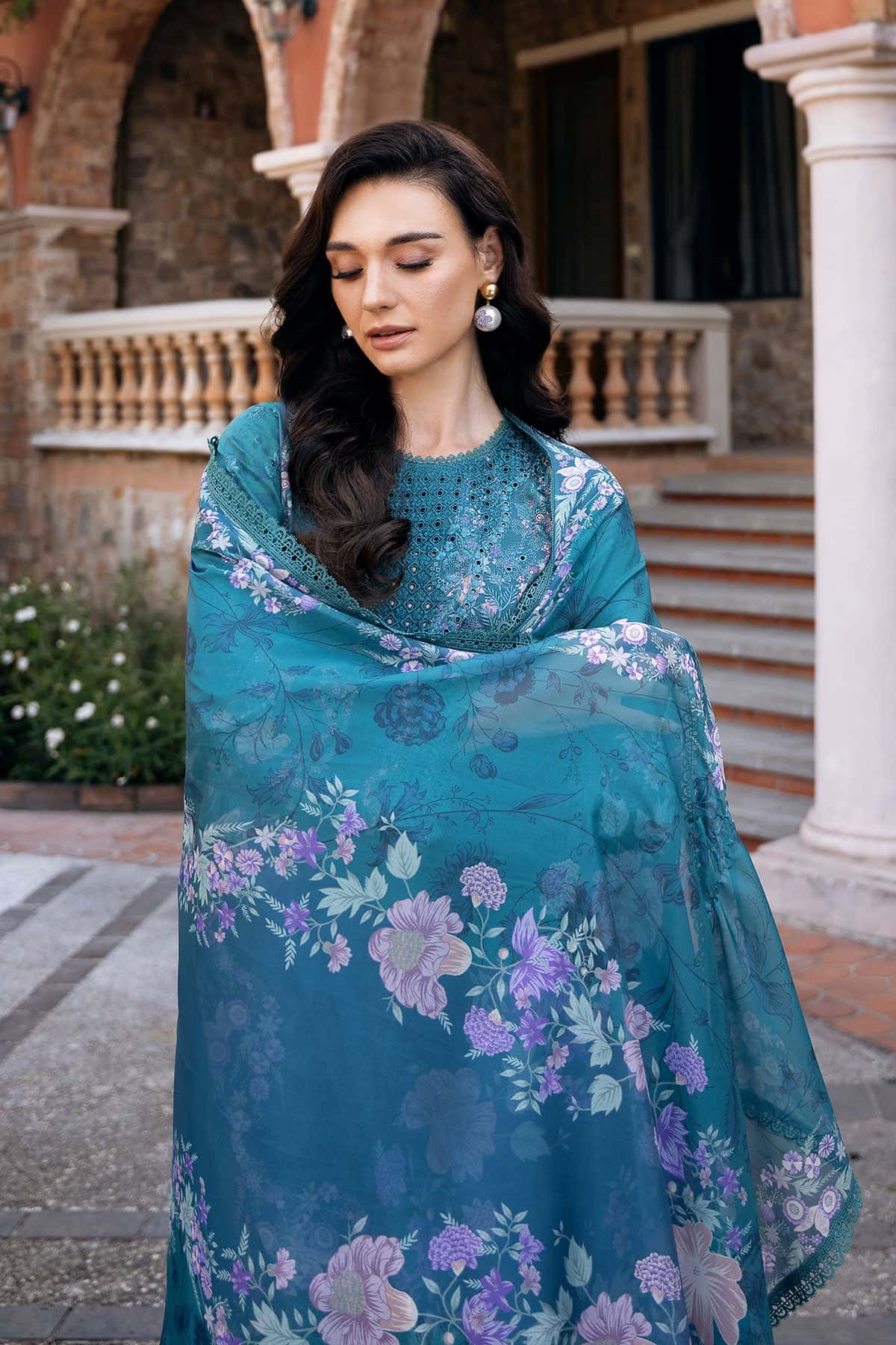AFROZEH Damask The Holiday Edit'25 Embroidered Lawn 3pcs