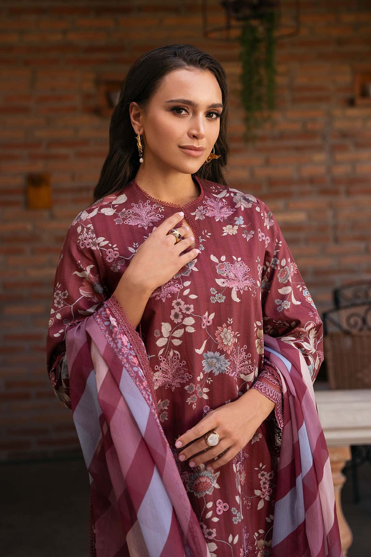 AFROZEH Damask The Holiday Edit'25 Embroidered Lawn 3pcs