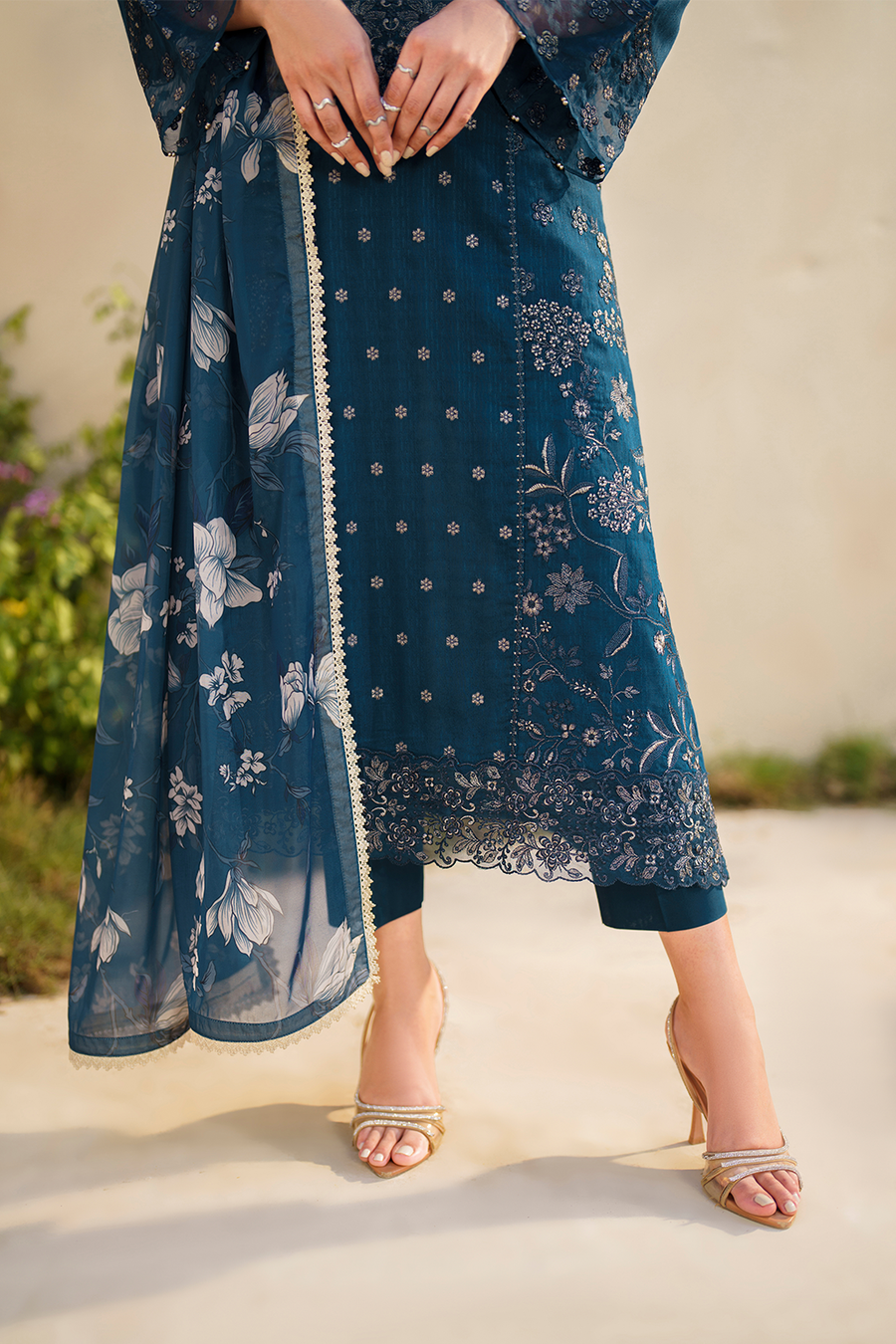 Iznik Festive Lawn Embroidered Unstitched 3pcs - Jotey
