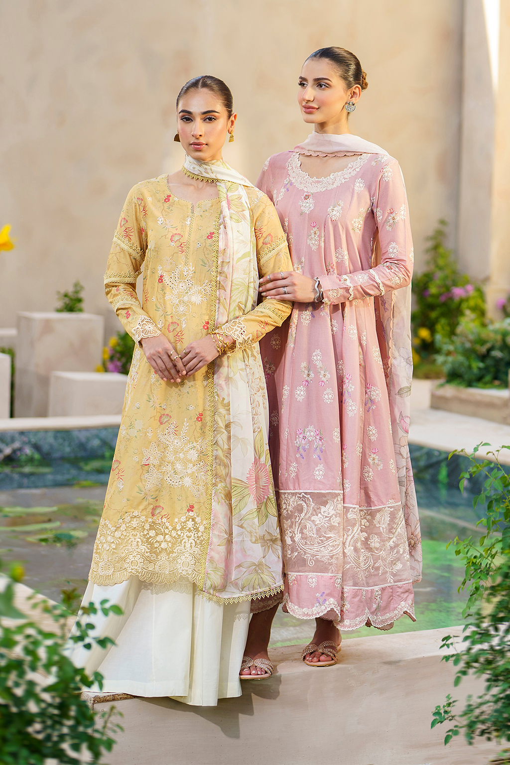 Iznik Festive Lawn Embroidered Unstitched 3pcs - Jotey