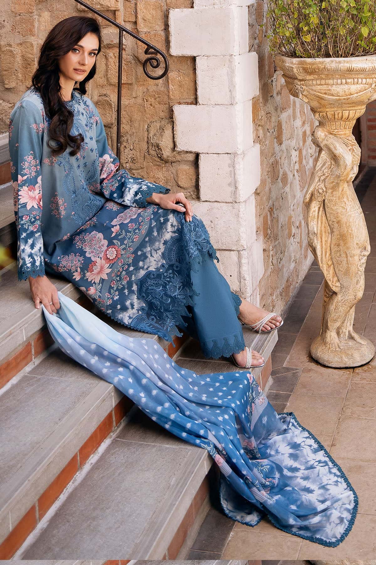 AFROZEH Damask The Holiday Edit'25 Embroidered Lawn 3pcs
