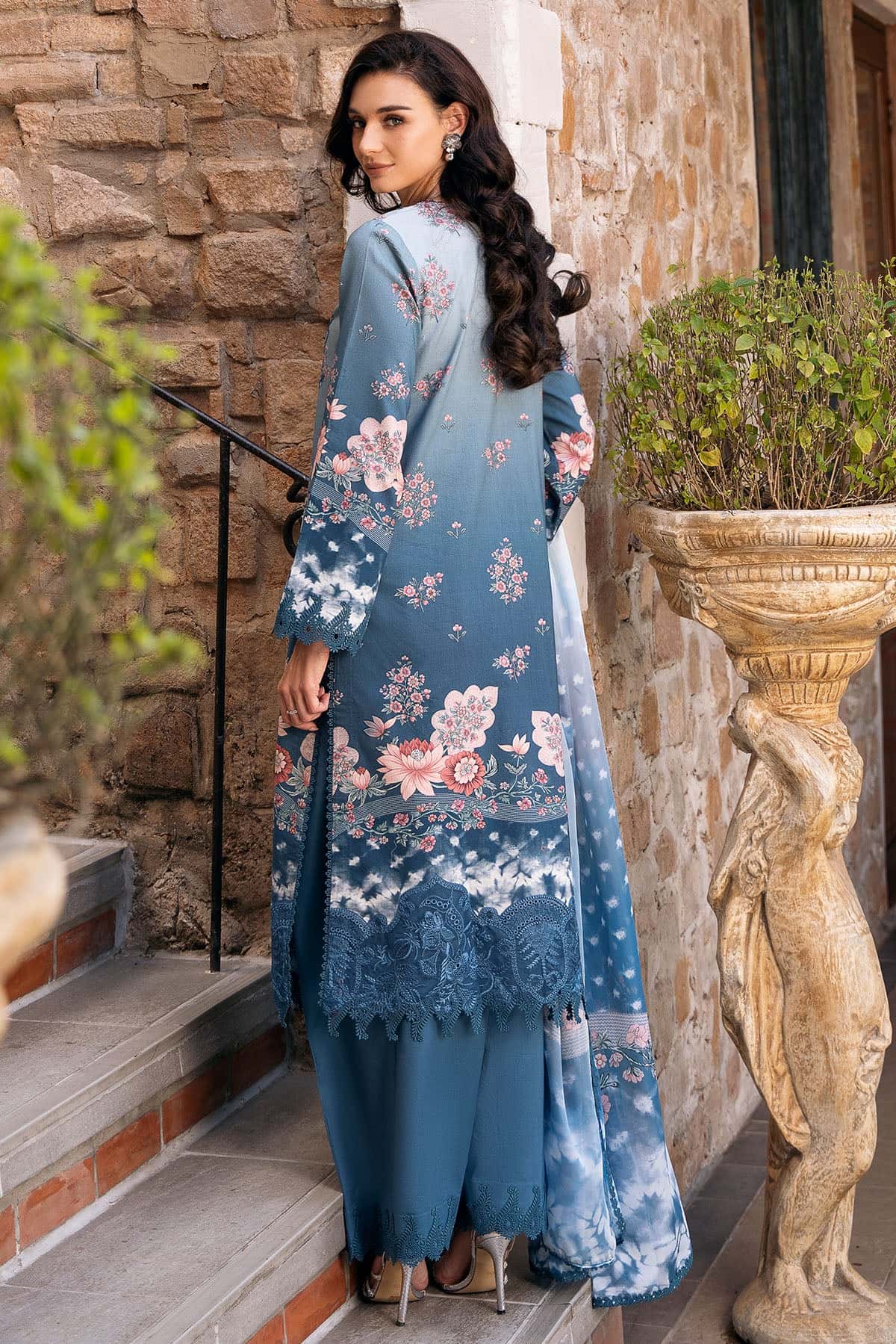 AFROZEH Damask The Holiday Edit'25 Embroidered Lawn 3pcs