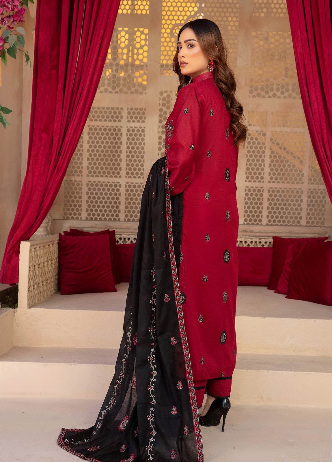 Anaya Hoor Saffron Embroidered Lawn Unstitched 3pcs - Jotey