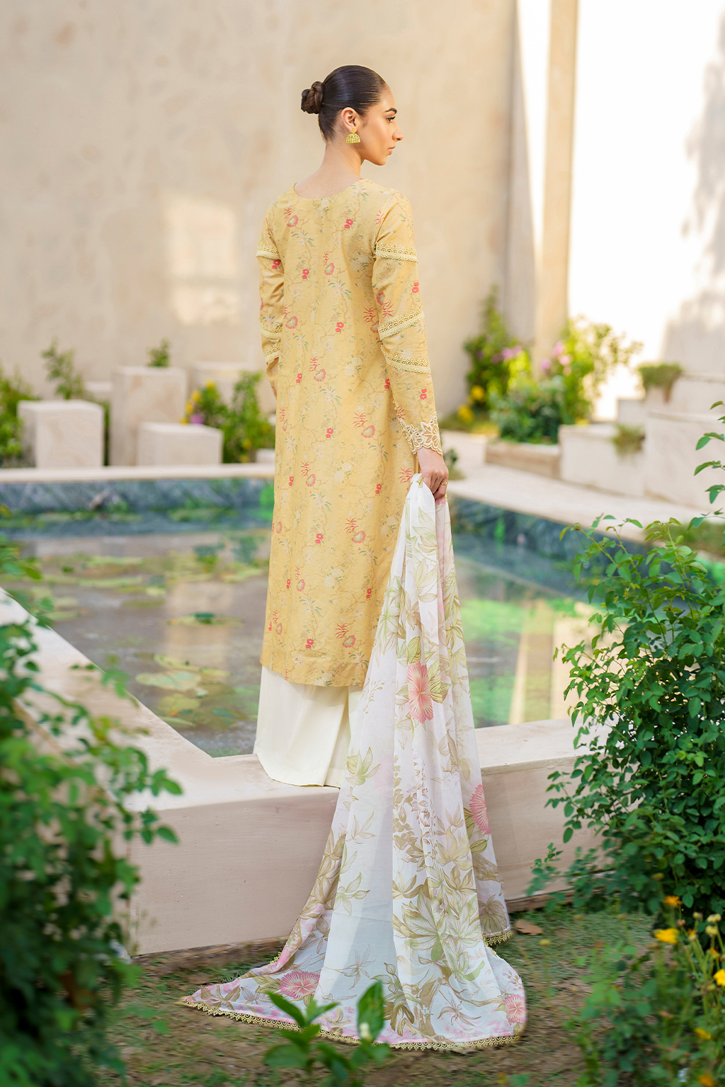 Iznik Festive Lawn Embroidered Unstitched 3pcs - Jotey