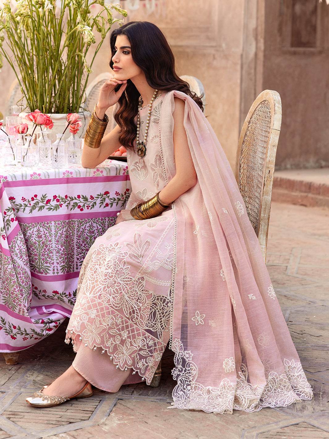 Husn Jahan By Mahnur Embroidered Luxury Lawn Unstitched 3pcs - Jotey