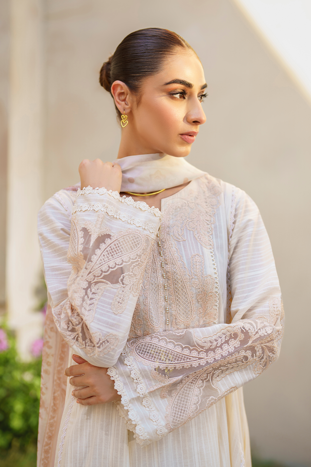 Iznik Festive Lawn Embroidered Unstitched 3pcs - Jotey