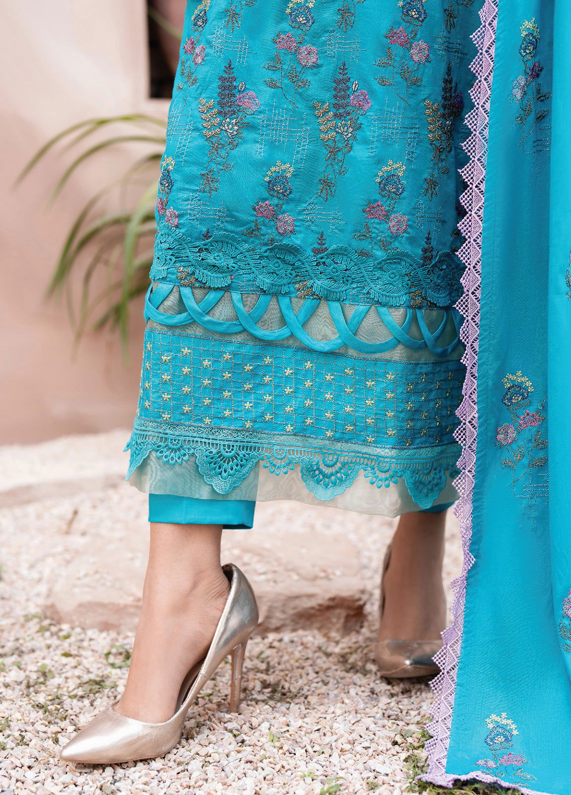 Anaya Hoor Festive Signature Embroidered Lawn 3pcs - Jotey