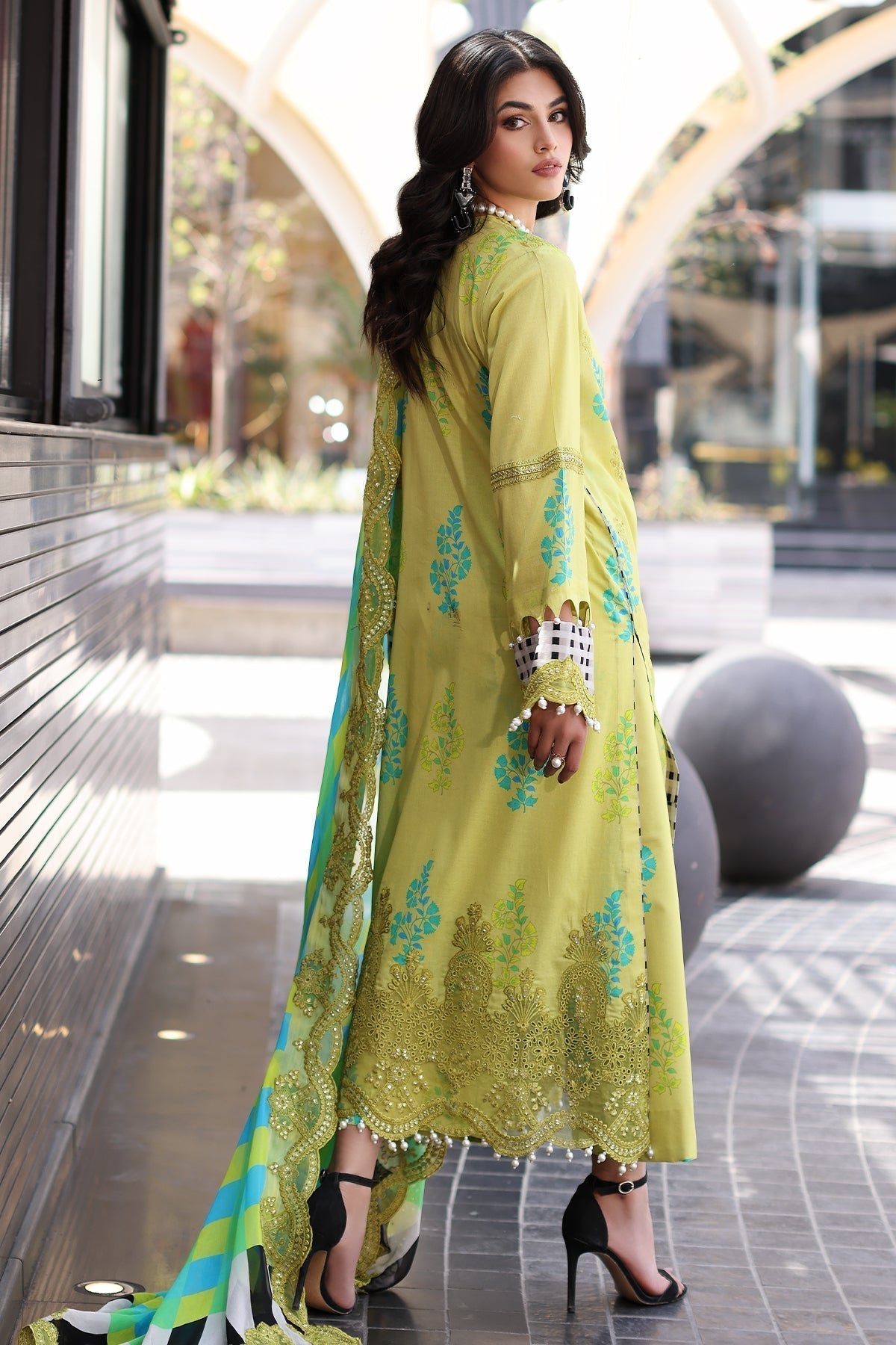 Charizma Rang E Bahar Embroidered Lawn 3pcs - Jotey