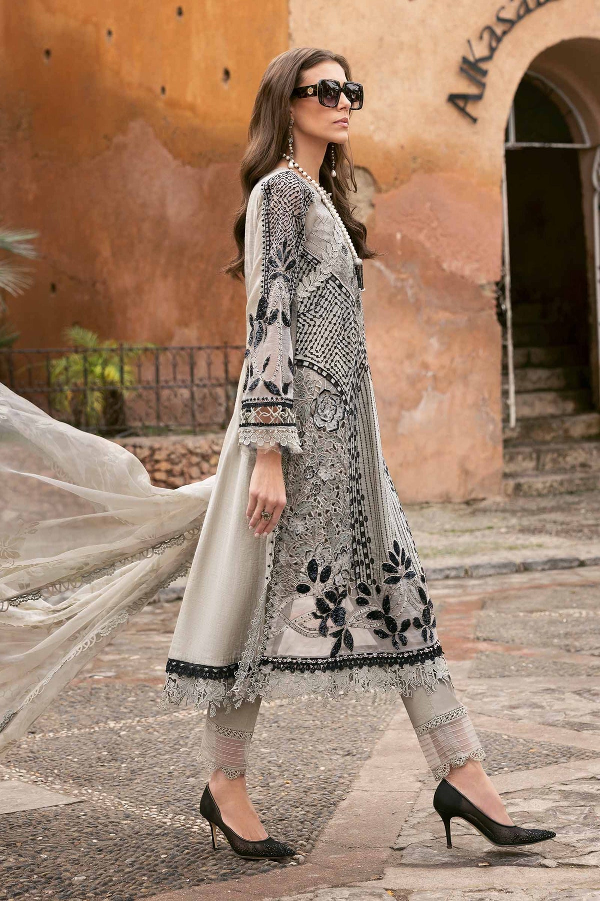 Maria B. Lawn Vol-25 Embroidered Unstitched 3pcs