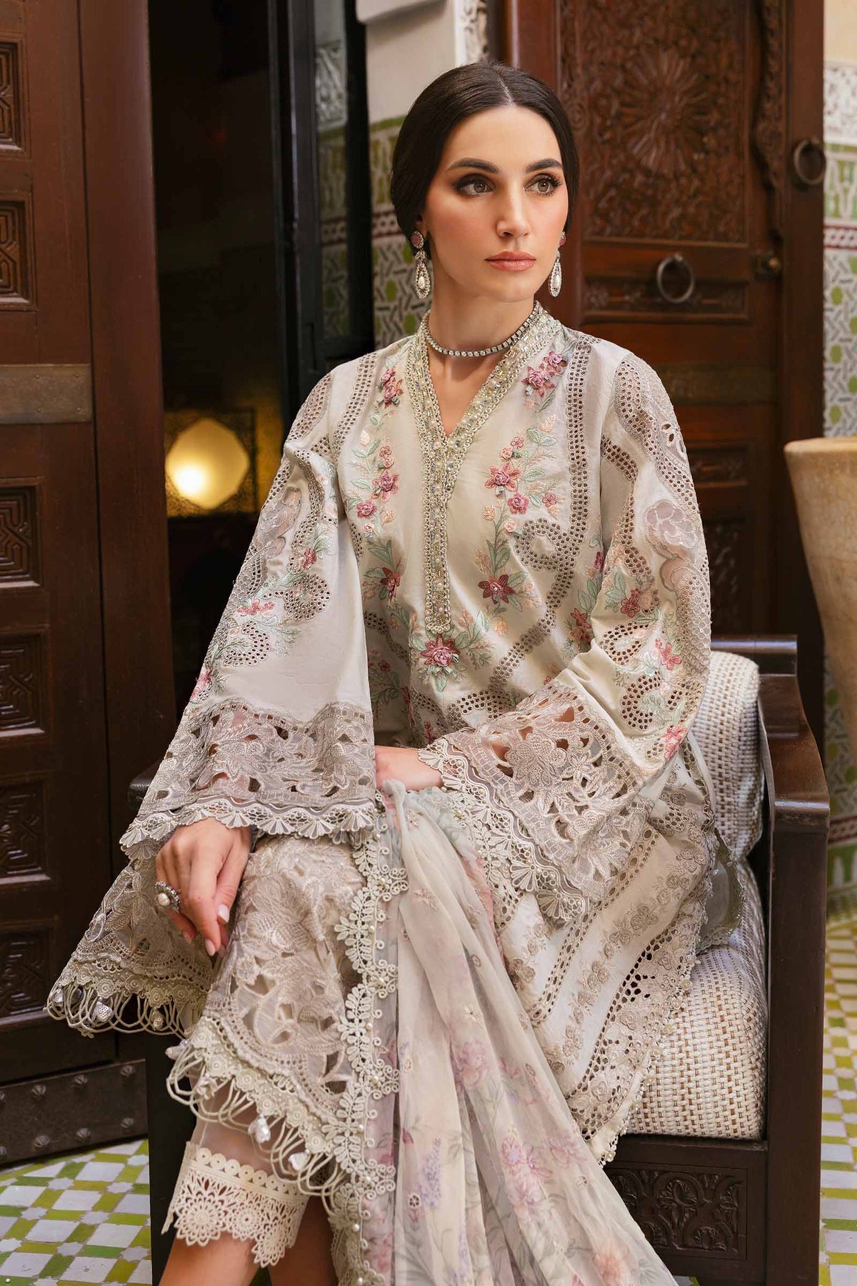 Maria B. Lawn Vol-25 Embroidered Unstitched 3pcs