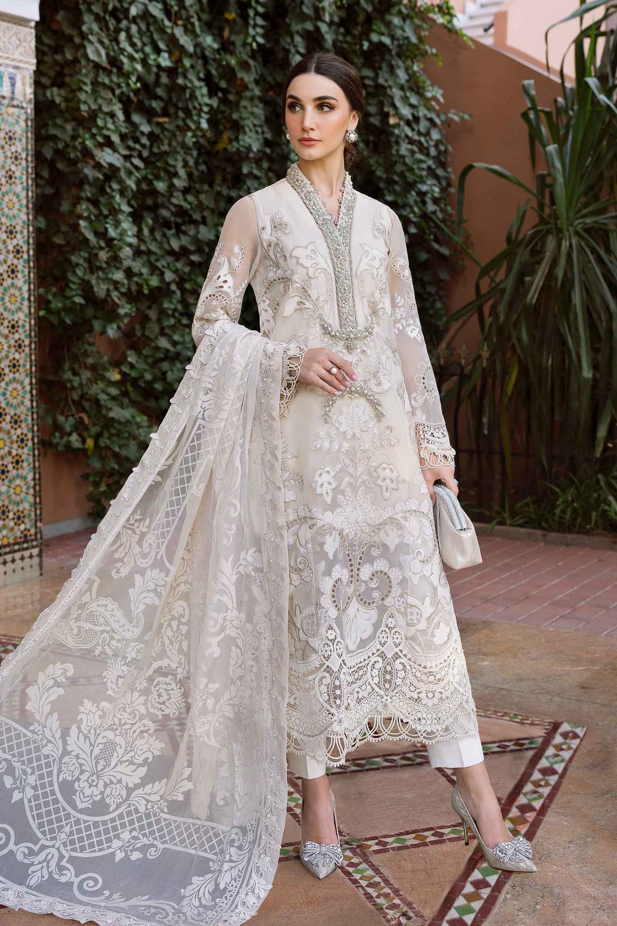 Maria B. Lawn Vol-25 Embroidered Unstitched 3pcs