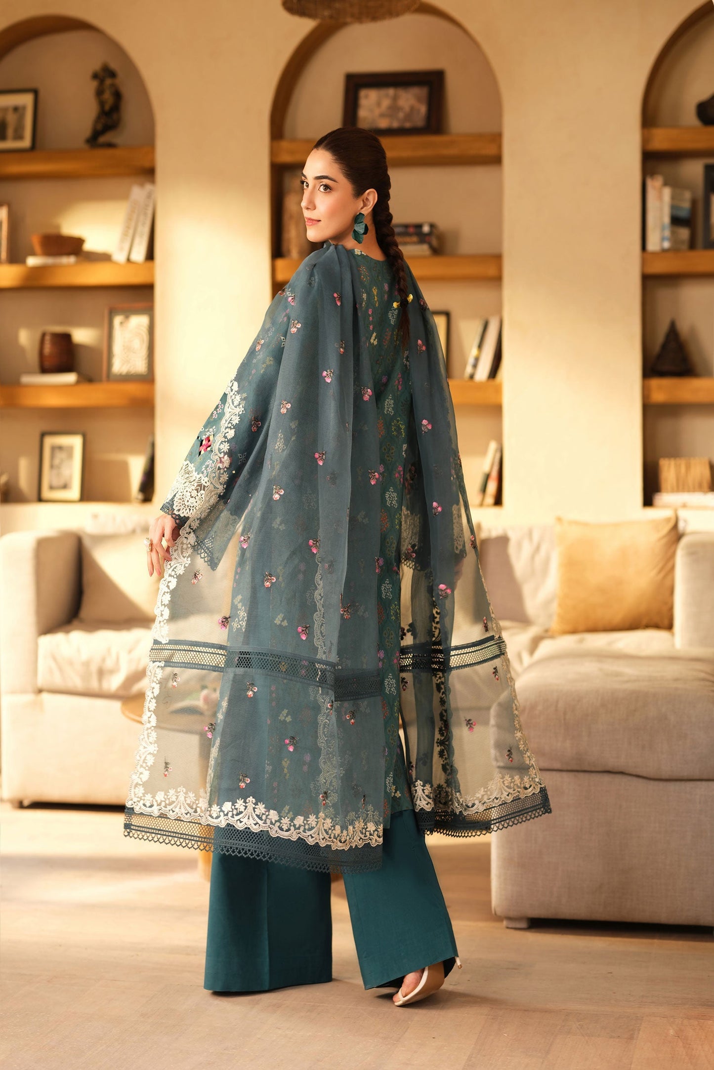 Maryam Hussain Luxury Lawn'25 Embroidered Unstitched 3pcs