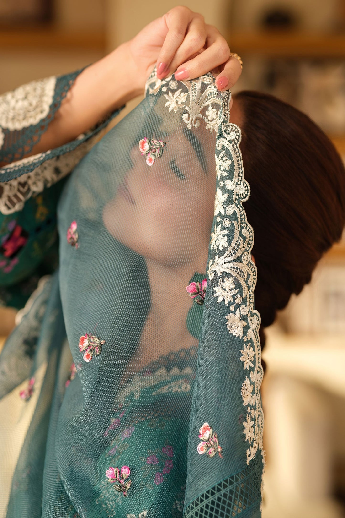 Maryam Hussain Luxury Lawn'25 Embroidered Unstitched 3pcs