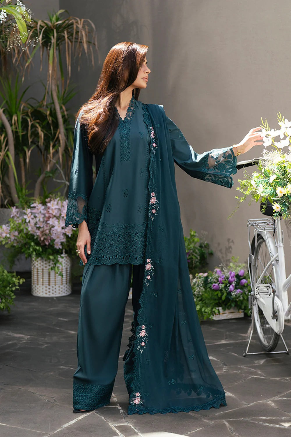 Azure Luxury Lawn'25 Unstitched Three Piece