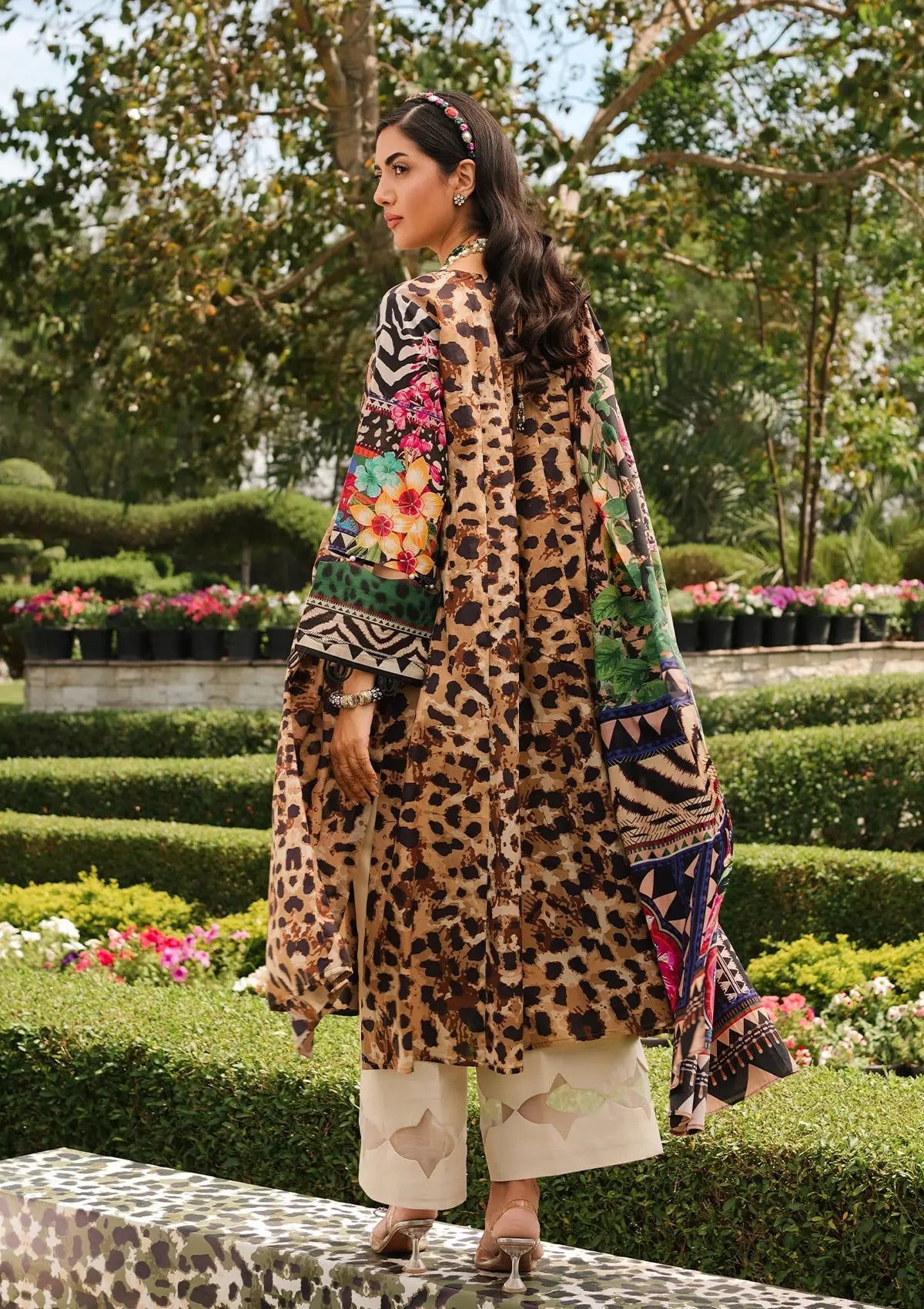 Elaf Printed Lawn Unstitched 3pcs - Jotey