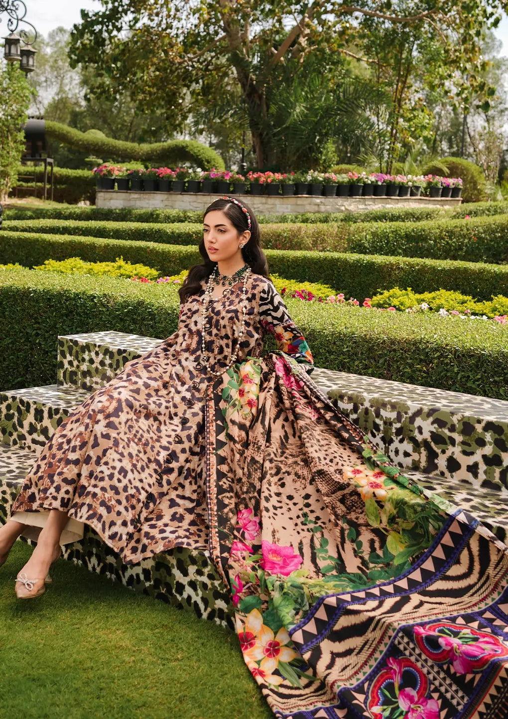 Elaf Printed Lawn Unstitched 3pcs - Jotey