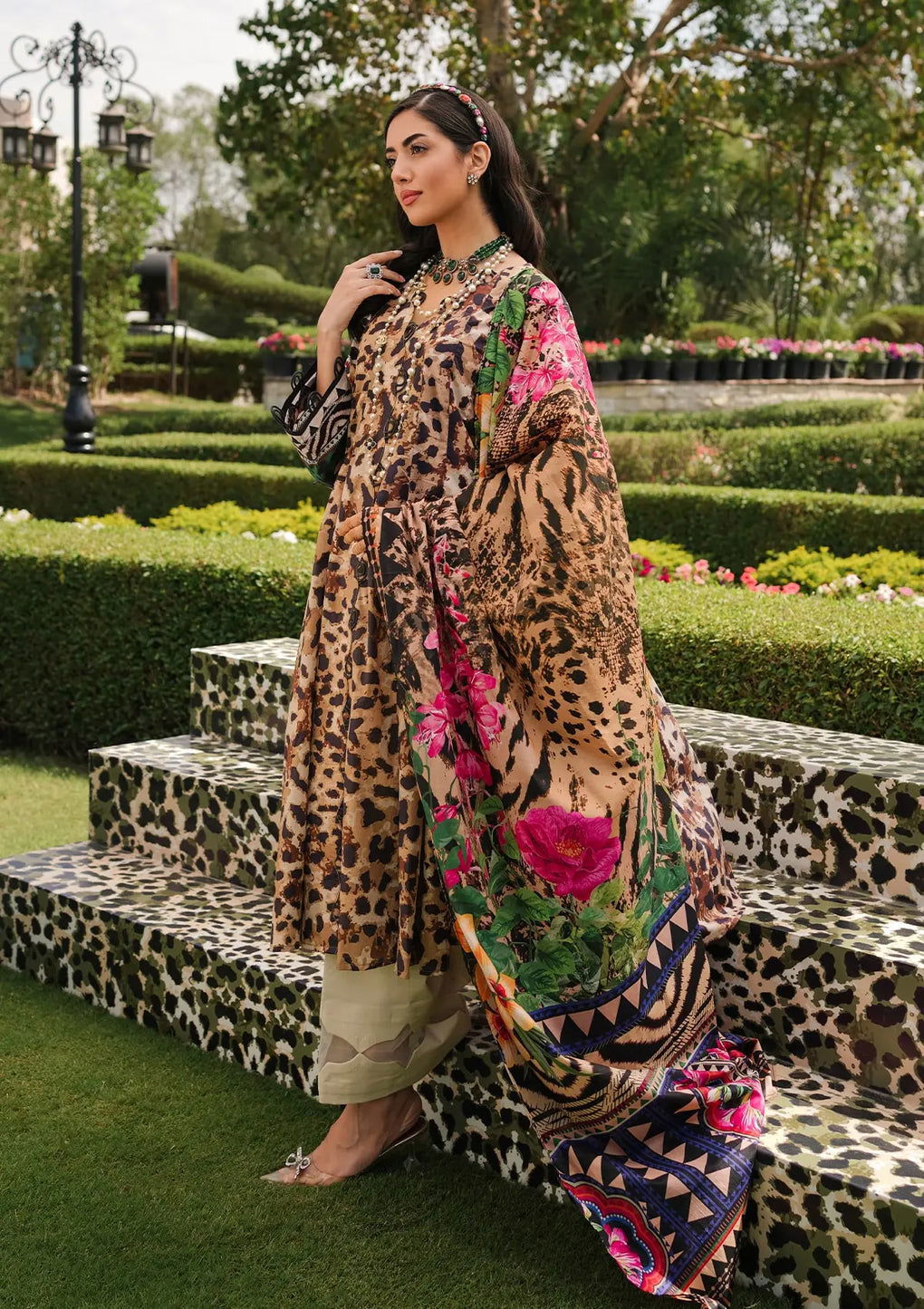 Elaf Printed Lawn Unstitched 3pcs - Jotey