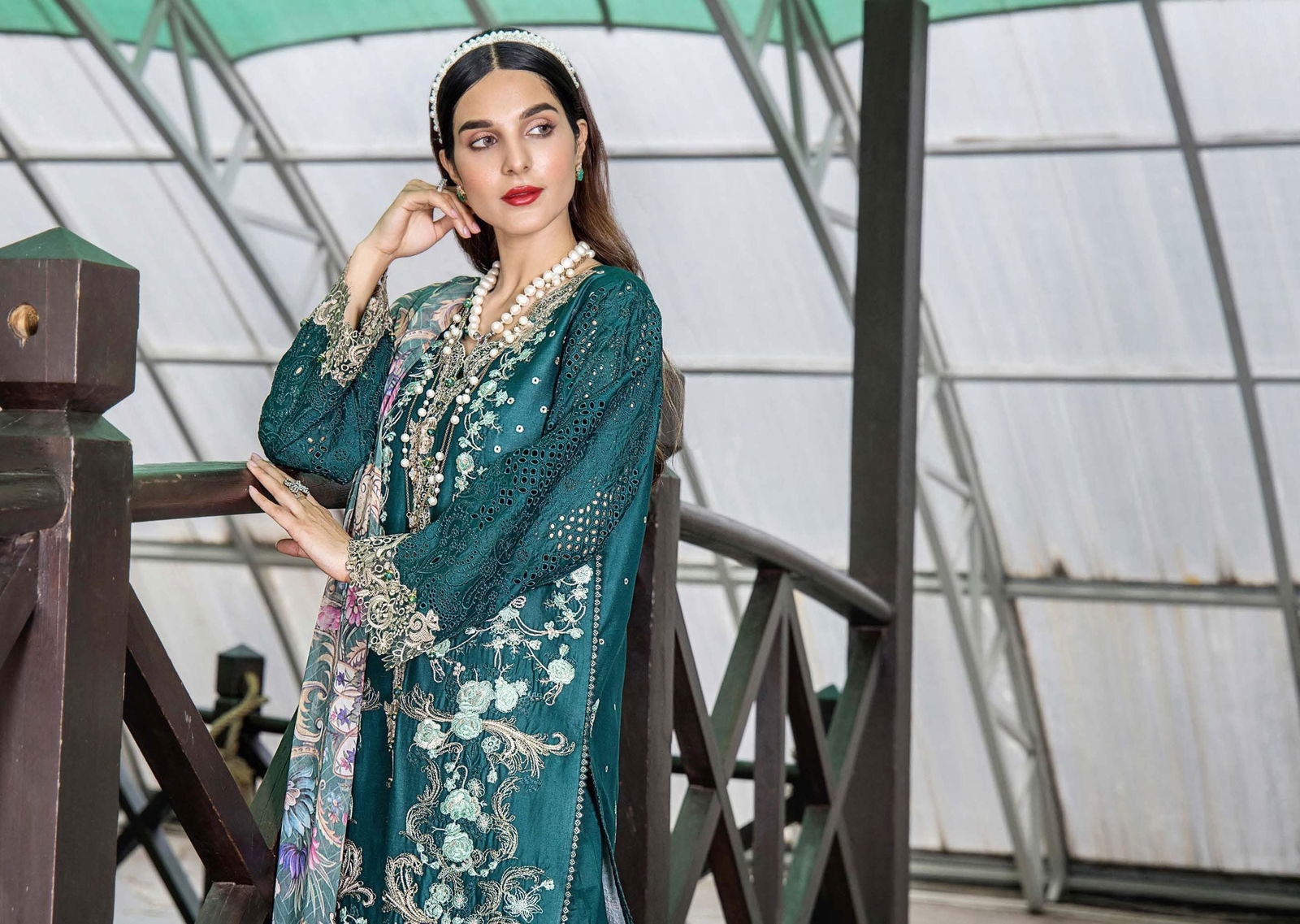 Eshaisha Luxury Lawn Embroidered Unstitched 3pcs - Jotey
