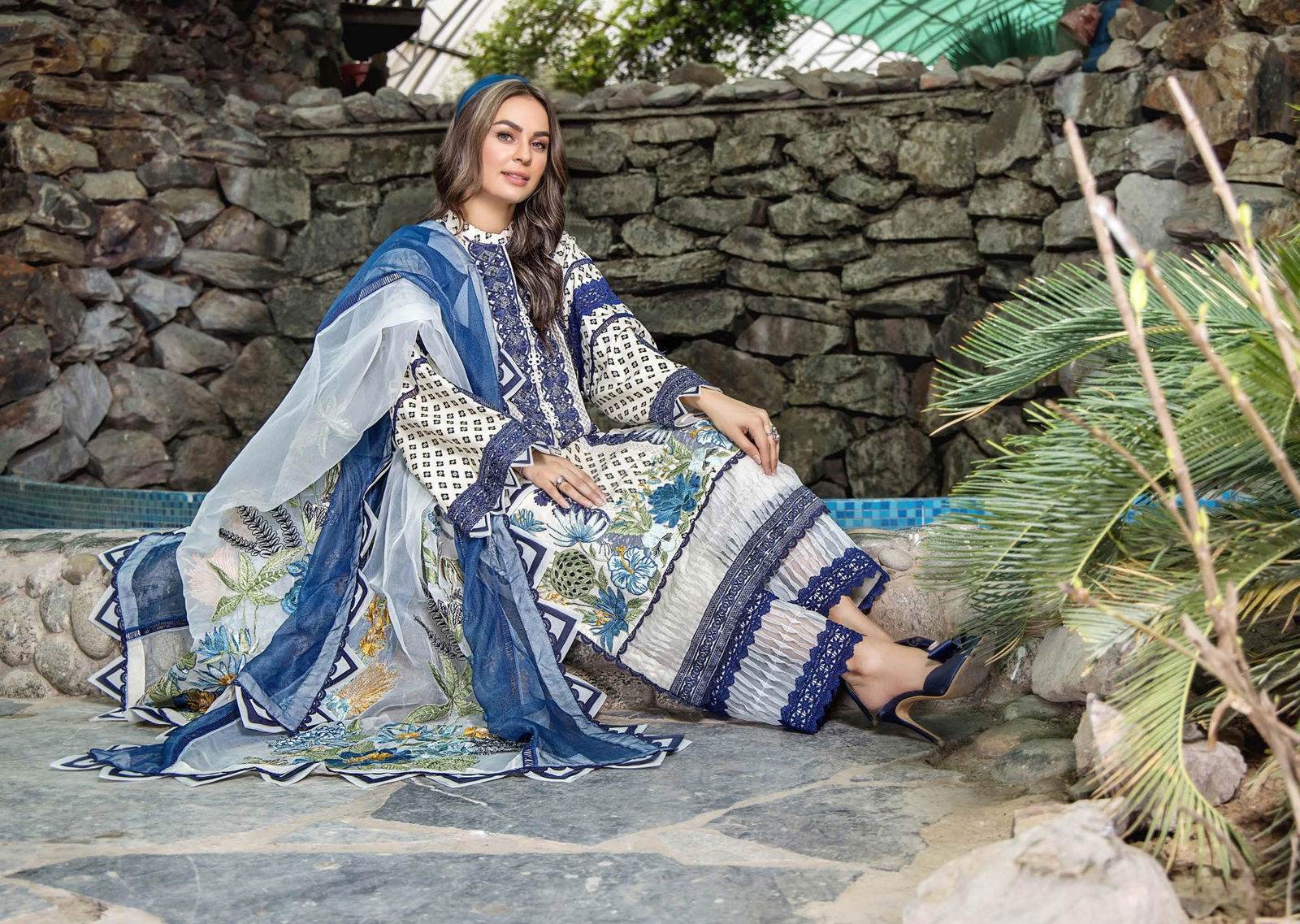 Eshaisha Luxury Lawn Embroidered Unstitched 3pcs - Jotey