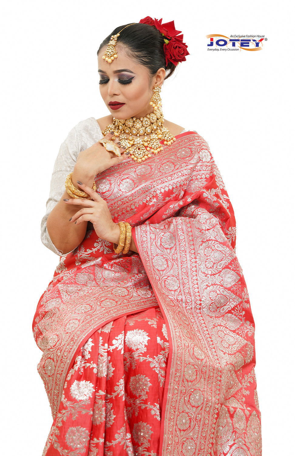 Floral Woven Pure Banarasi Silk Saree in Maroon - Jotey