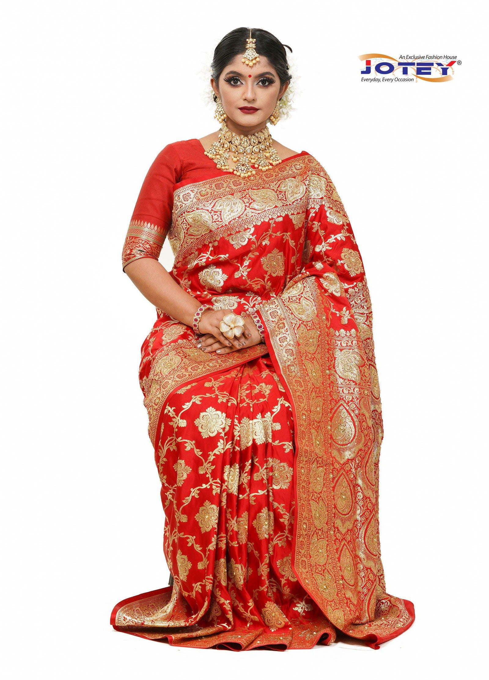 Floral Woven Pure Banarasi Silk Saree in Red - Jotey