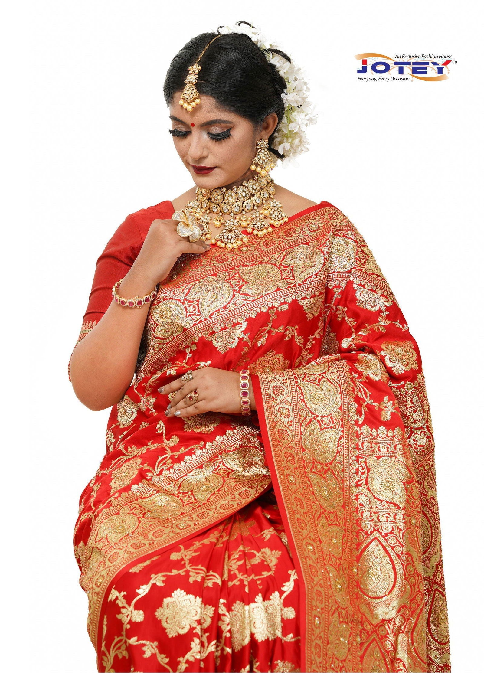 Floral Woven Pure Banarasi Silk Saree in Red - Jotey