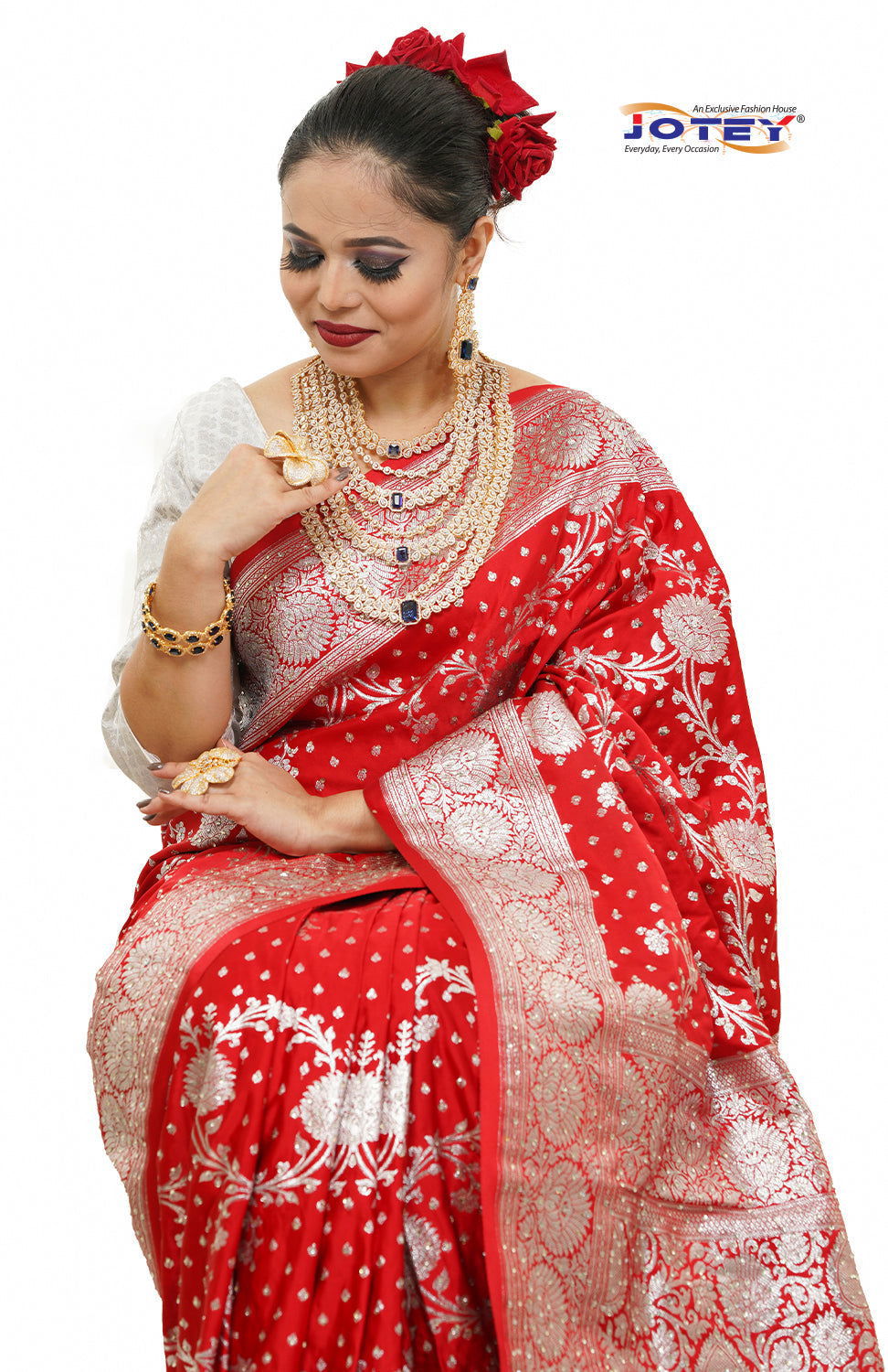 Floral Woven Pure Banarasi Silk Saree in Red - Jotey
