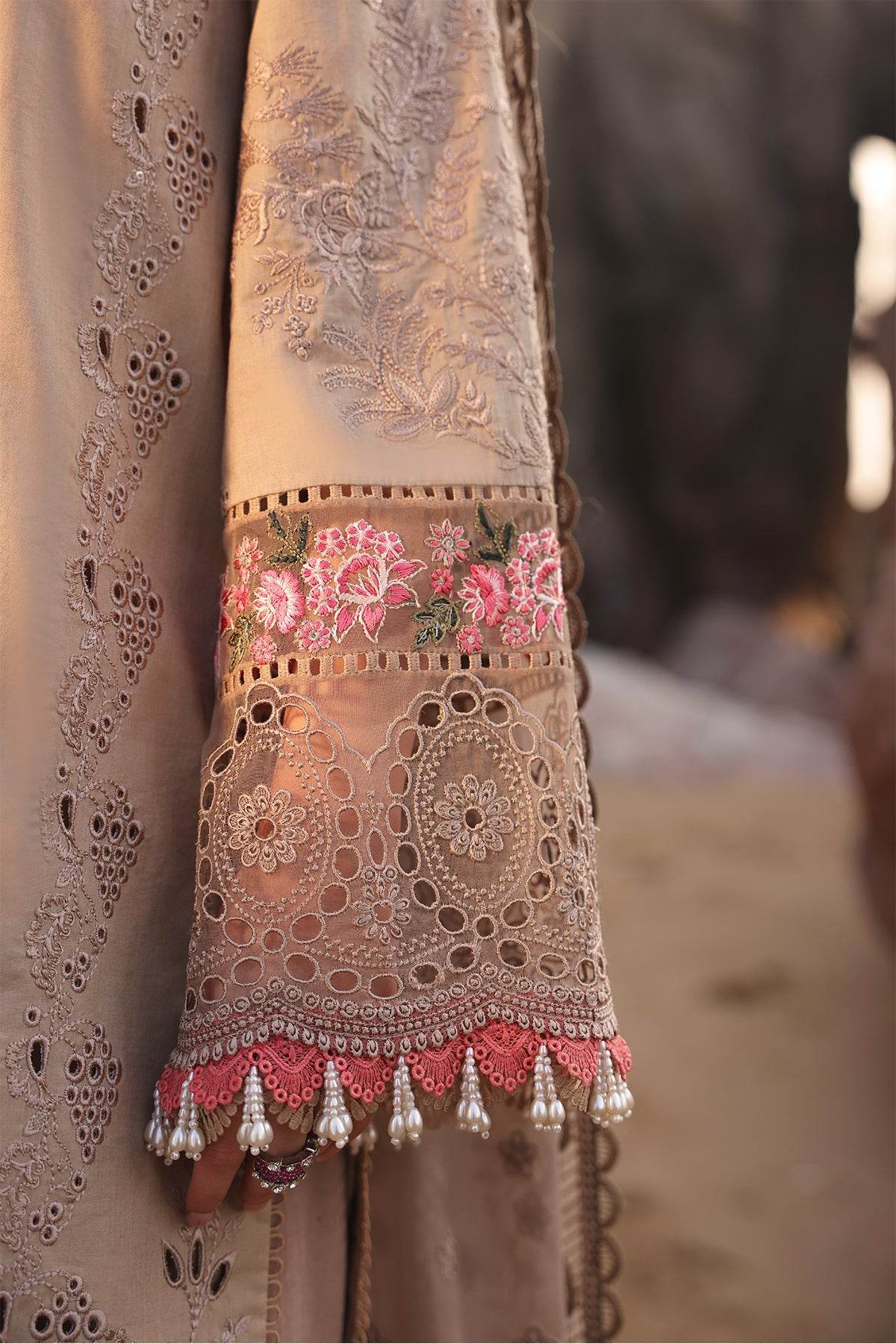 Hania By Imrozia Embroidered Luxury Lawn Unstitched 3pcs - Jotey