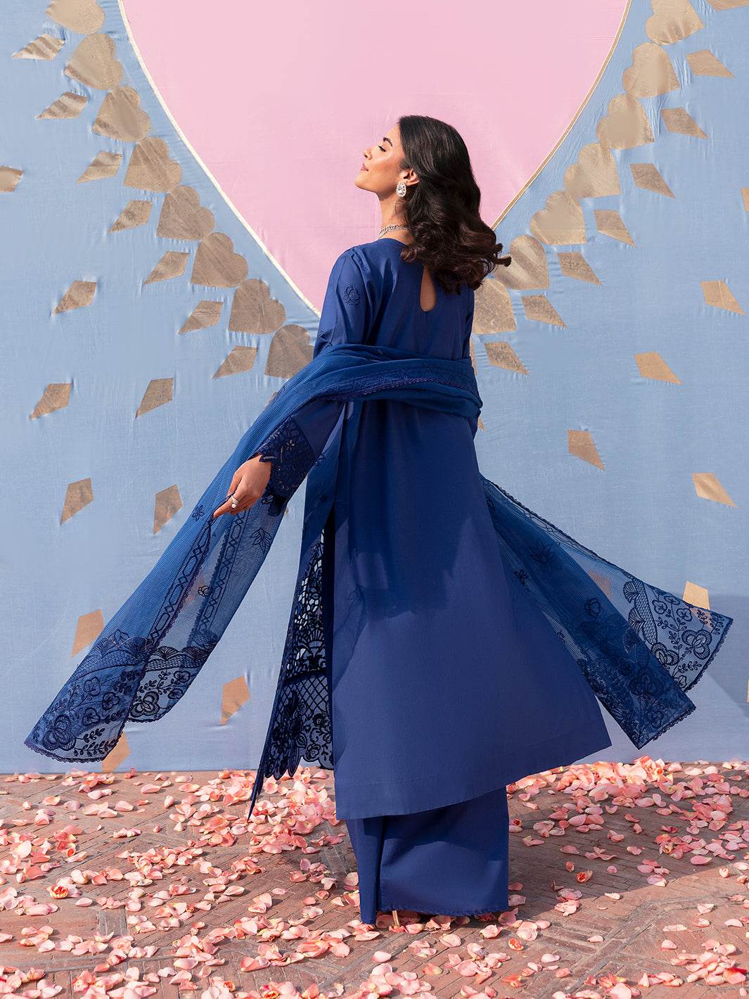 Husn Jahan By Mahnur Embroidered Luxury Lawn Unstitched 3pcs - Jotey