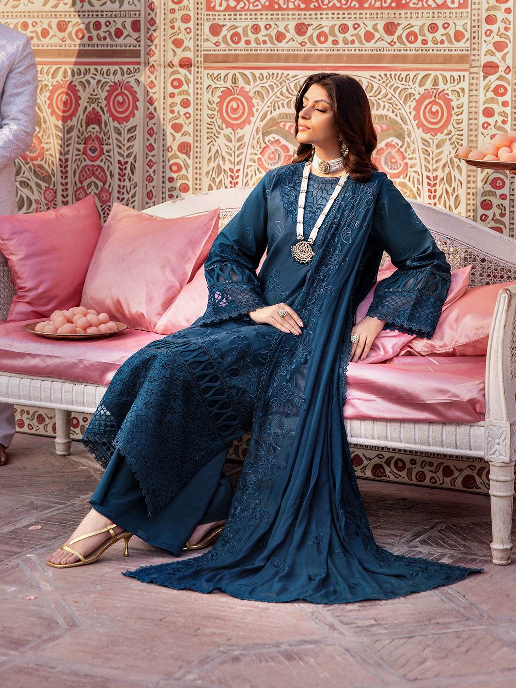 Husn Jahan By Mahnur Embroidered Luxury Lawn Unstitched 3pcs - Jotey