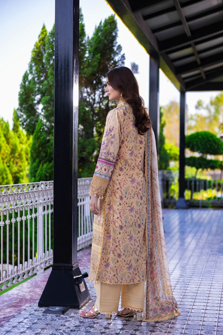 Eshaisha Digital Printed & Embroidered Lawn Unstitched 3Pcs