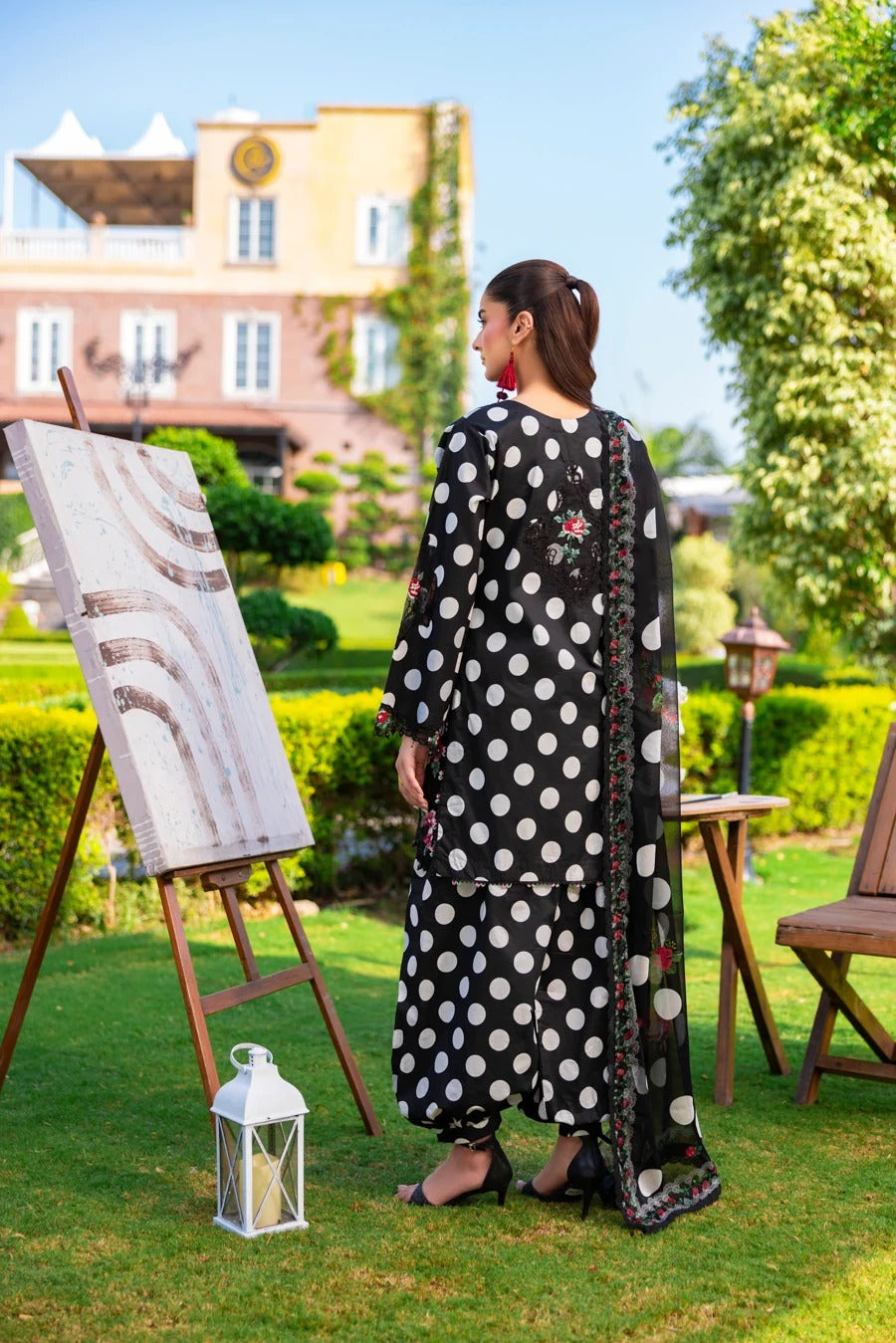 Eshaisha Digital Printed & Embroidered Lawn Unstitched 3Pcs