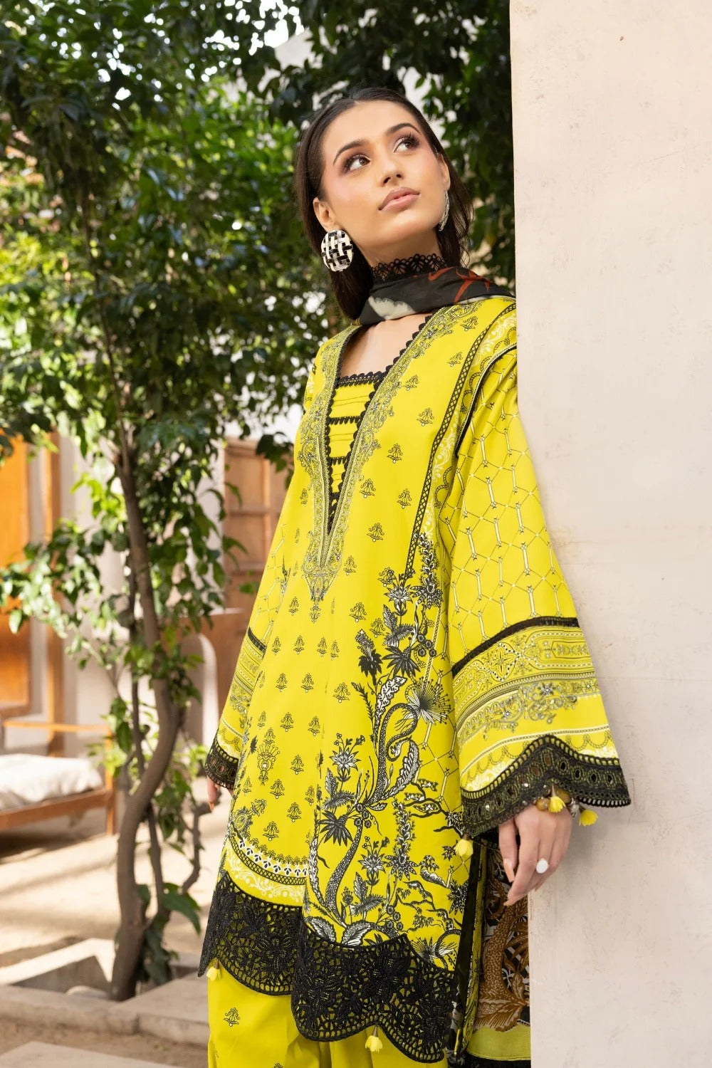 LA'RA DE FLOR'A By Gulmina Printed Embroidered Lawn Unstitched 3Pcs