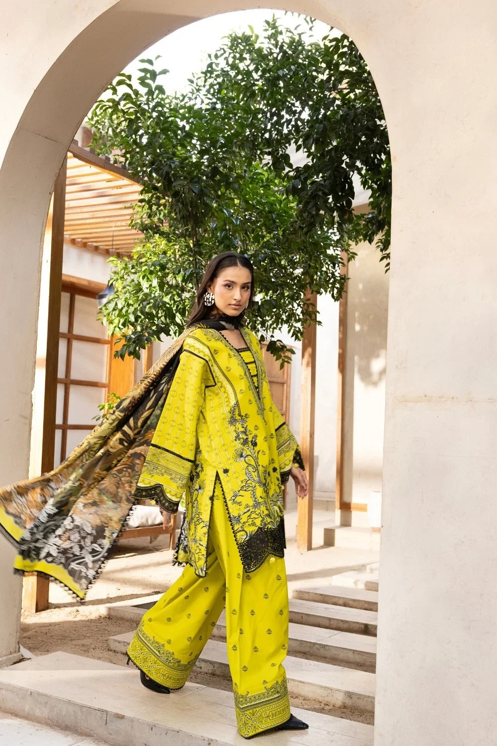LA'RA DE FLOR'A By Gulmina Printed Embroidered Lawn Unstitched 3Pcs