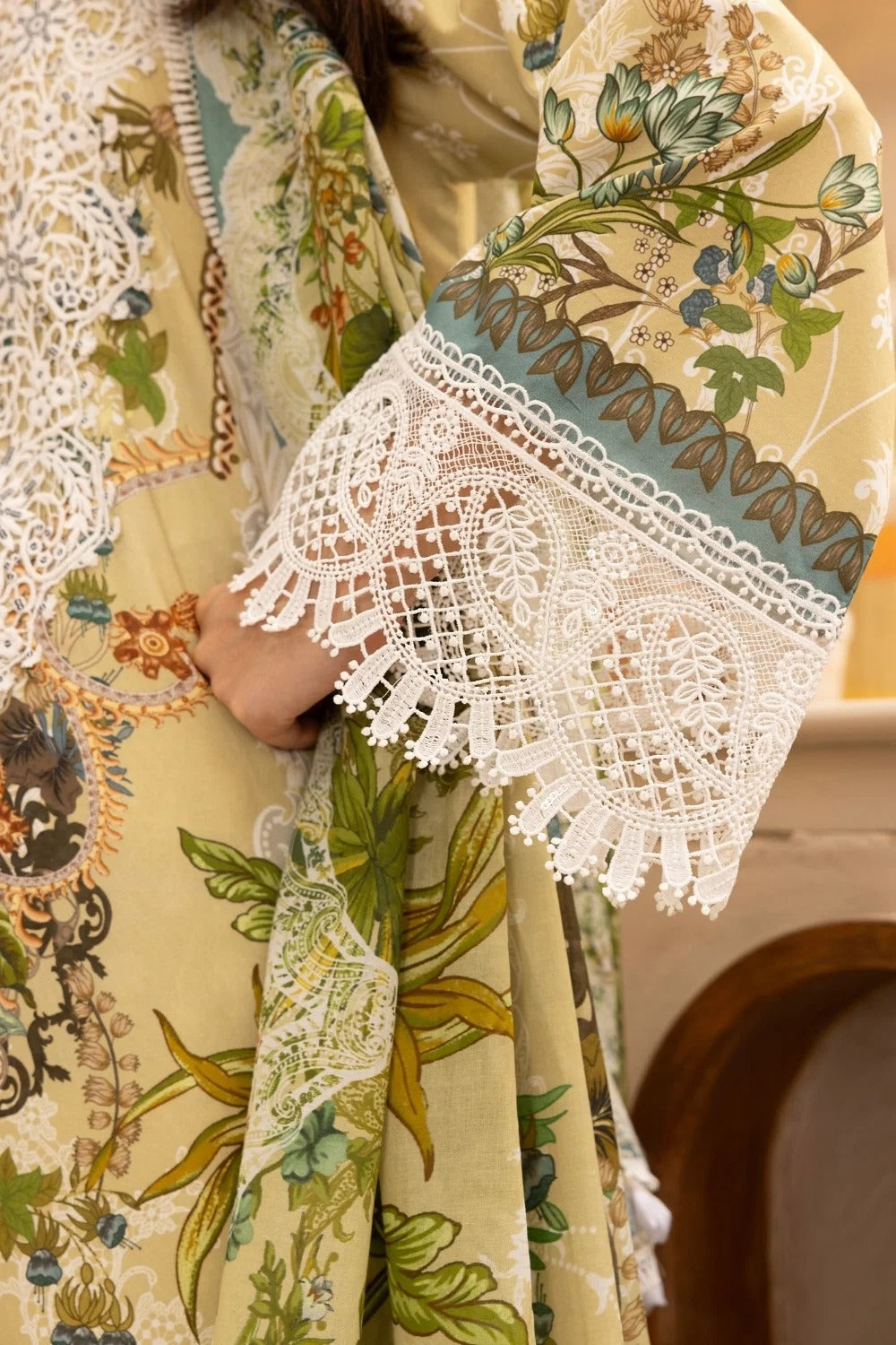 LA'RA DE FLOR'A By Gulmina Printed Embroidered Lawn Unstitched 3Pcs