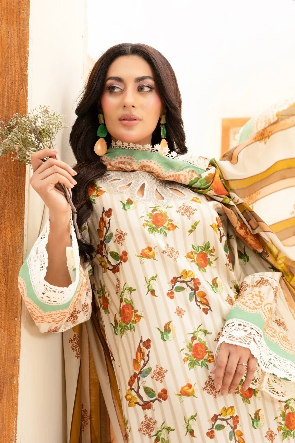 LA'RA DE FLOR'A By Gulmina Printed Embroidered Lawn Unstitched 3Pcs
