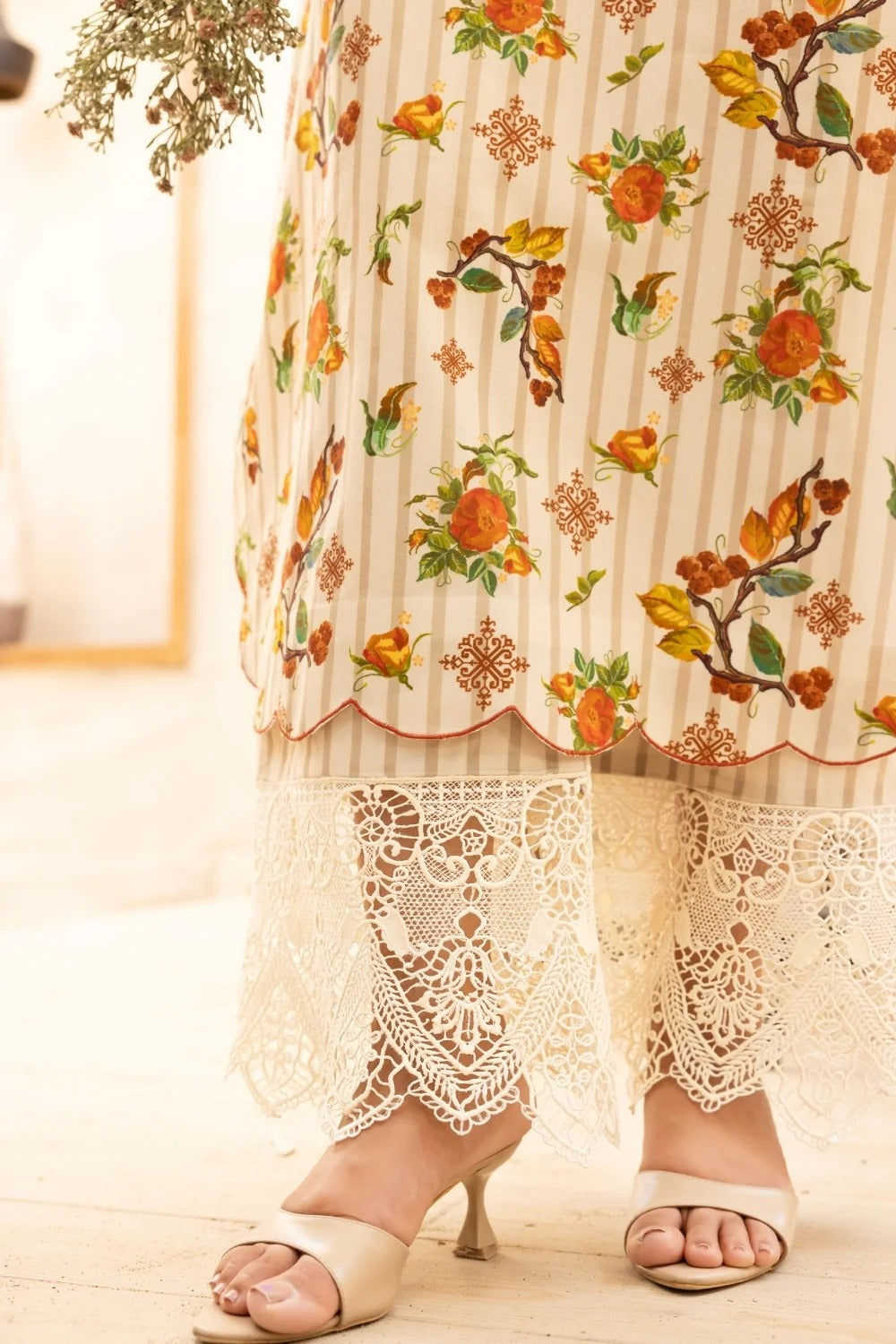 LA'RA DE FLOR'A By Gulmina Printed Embroidered Lawn Unstitched 3Pcs