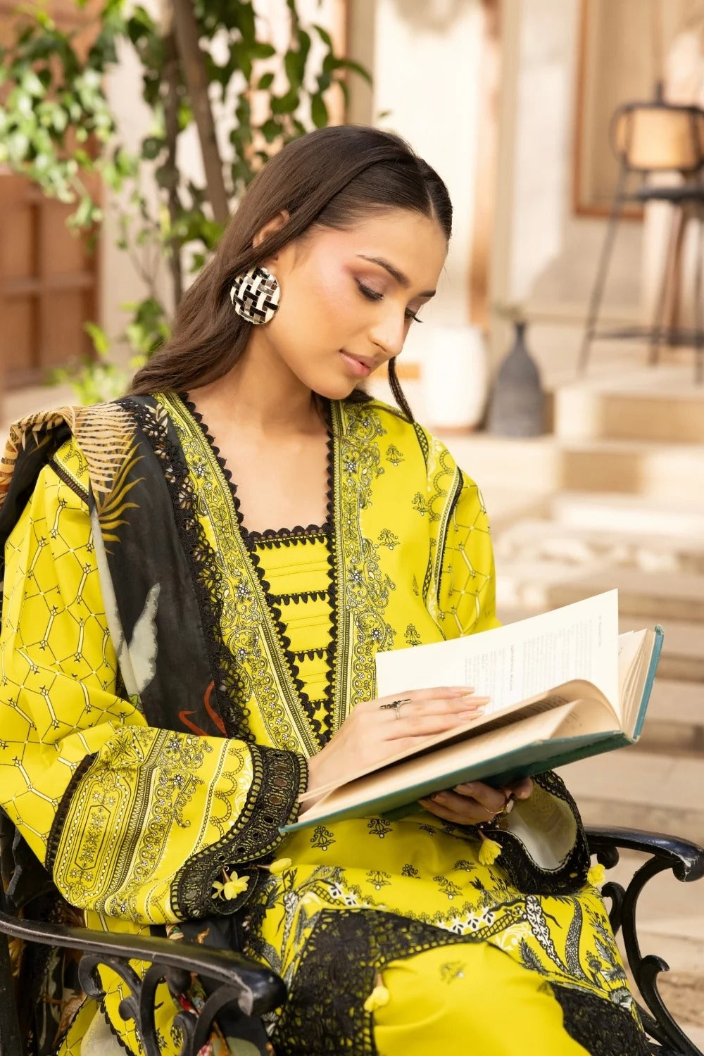 LA'RA DE FLOR'A By Gulmina Printed Embroidered Lawn Unstitched 3Pcs