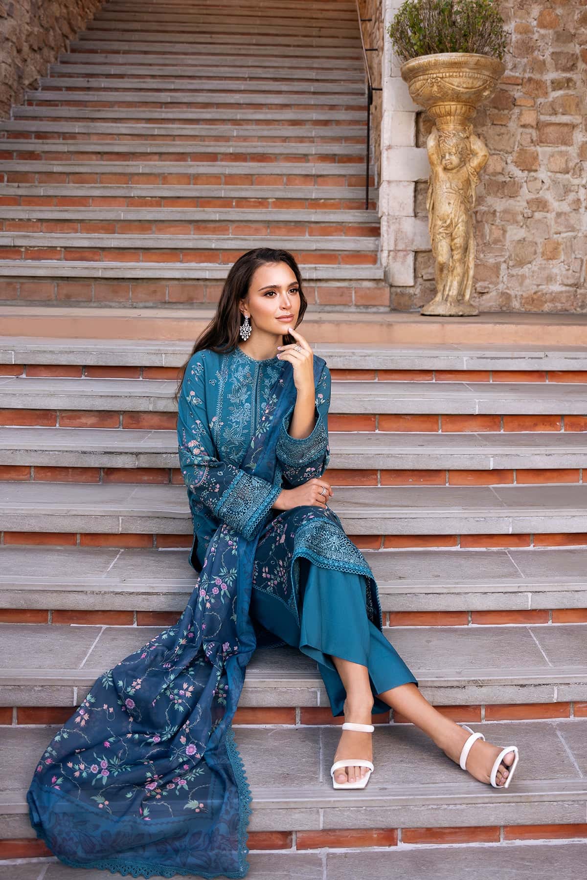 AFROZEH Damask The Holiday Edit'25 Embroidered Lawn 3pcs