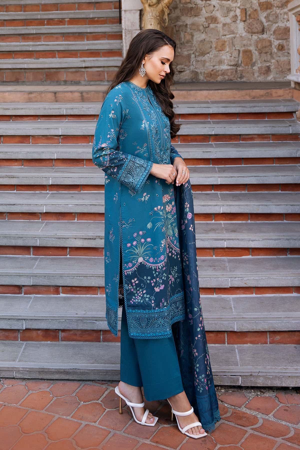 AFROZEH Damask The Holiday Edit'25 Embroidered Lawn 3pcs