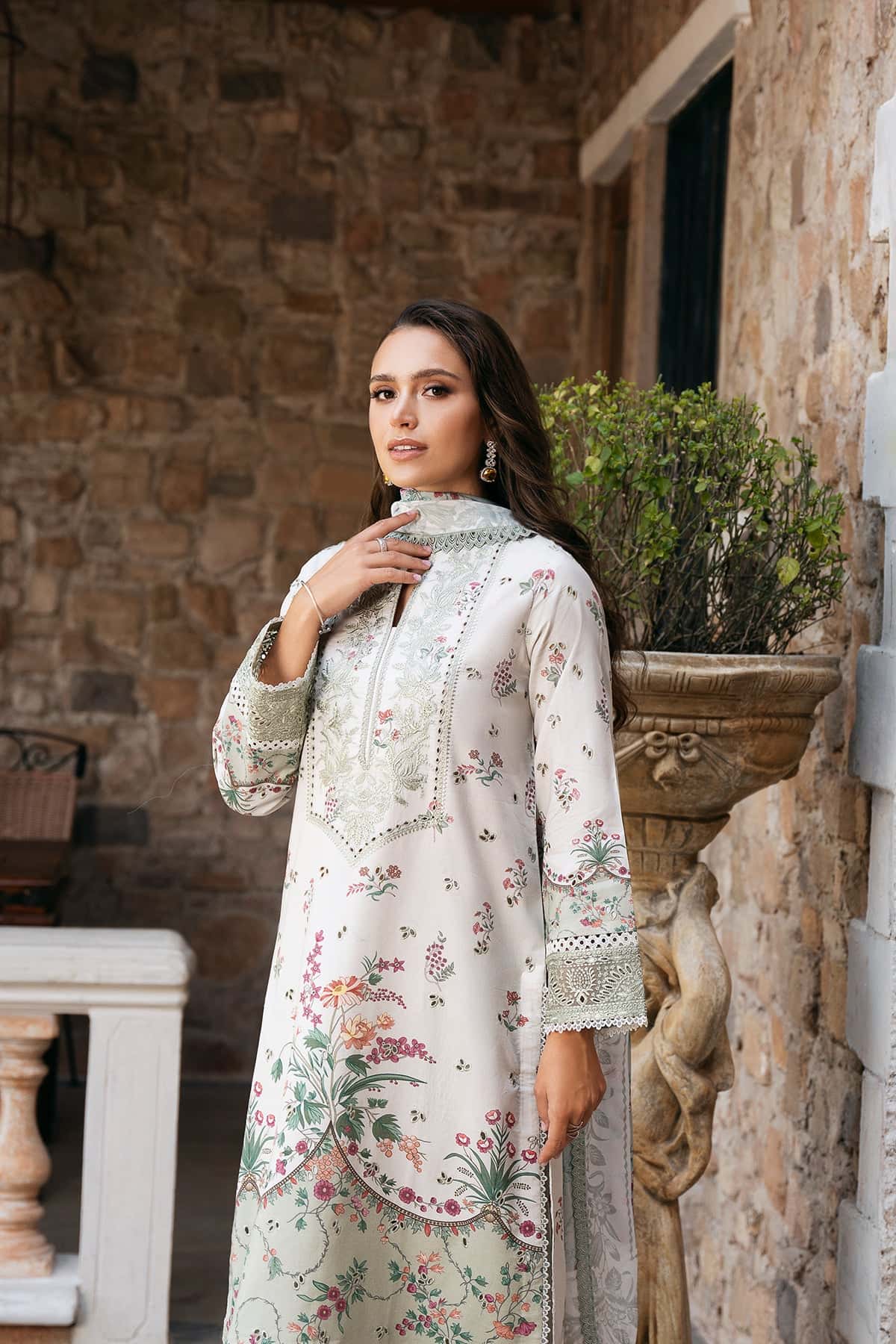 AFROZEH Damask The Holiday Edit'25 Embroidered Lawn 3pcs