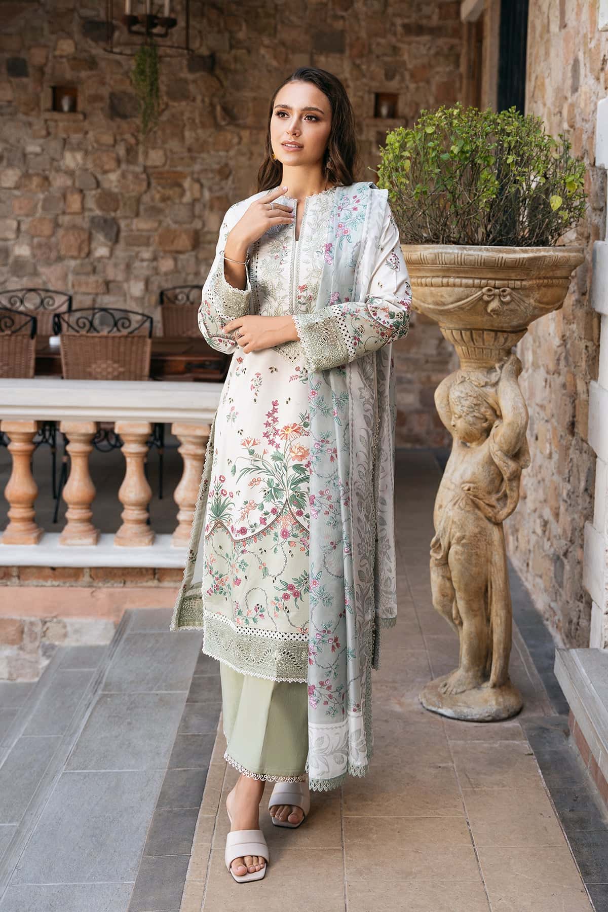 AFROZEH Damask The Holiday Edit'25 Embroidered Lawn 3pcs